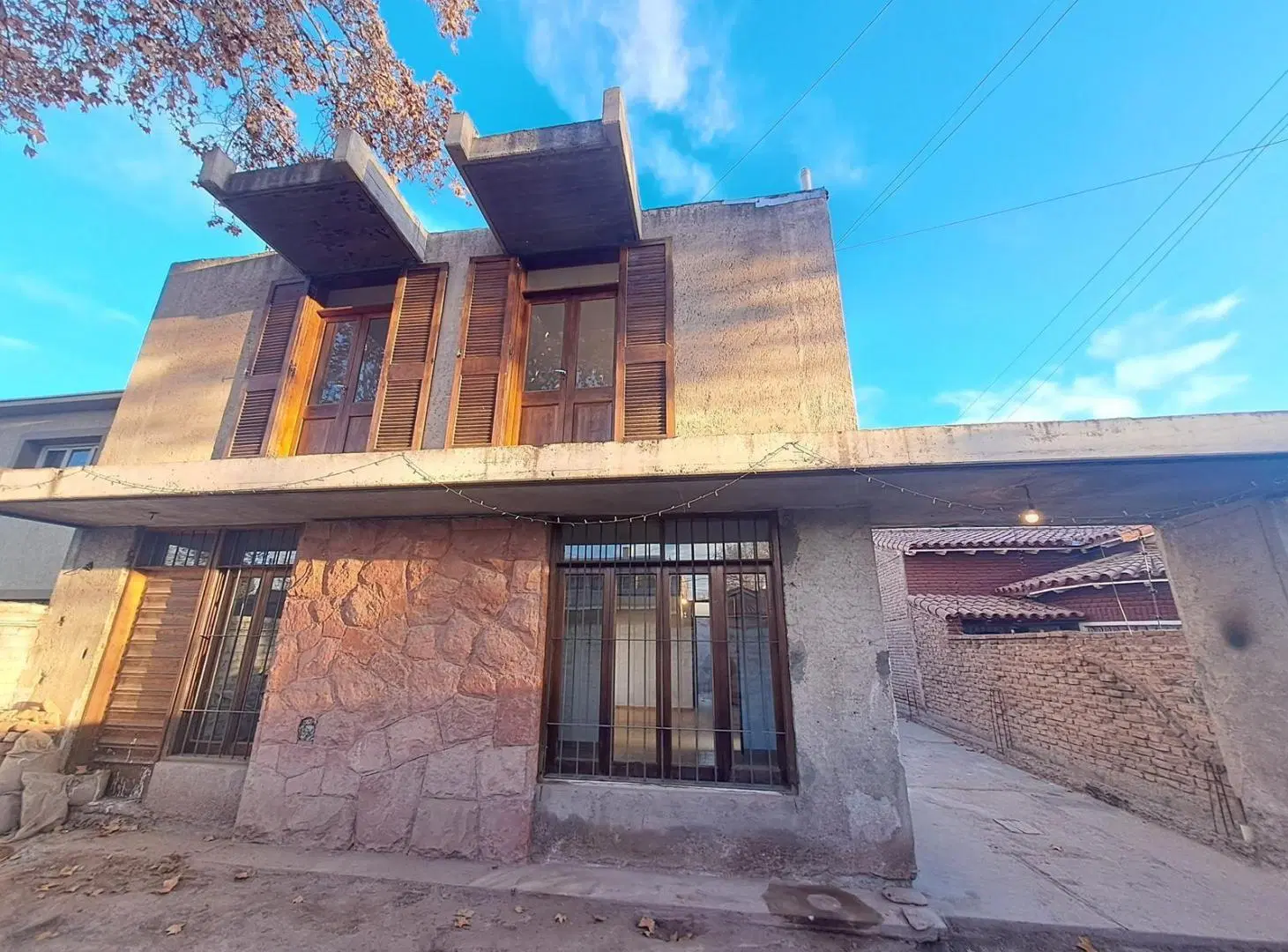 Casa en Venta - 2/3 dormitorios, 2 baños - APTA CREDITO en carril cervantes 3