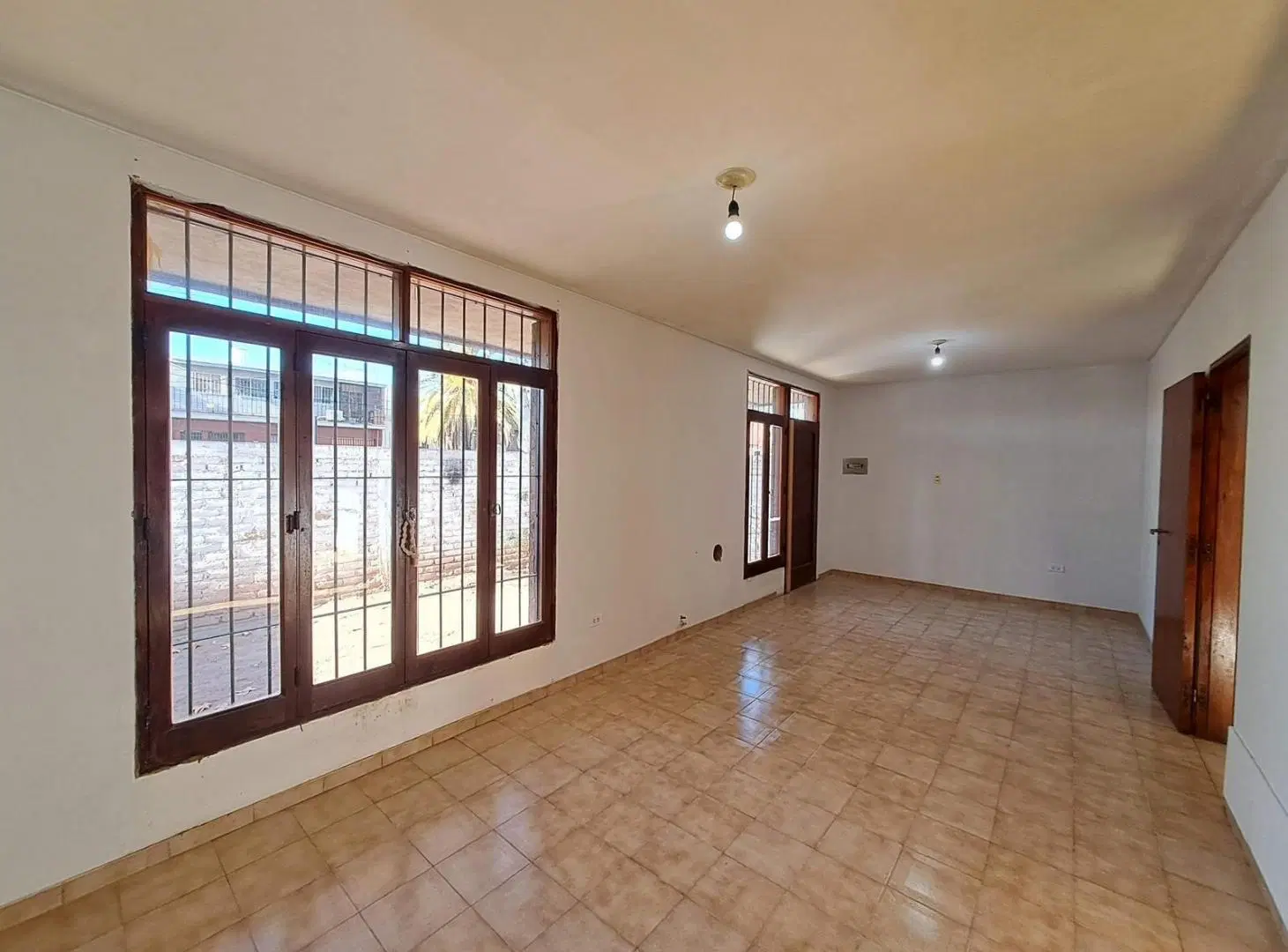 Casa en Venta - 2/3 dormitorios, 2 baños - APTA CREDITO en carril cervantes 4