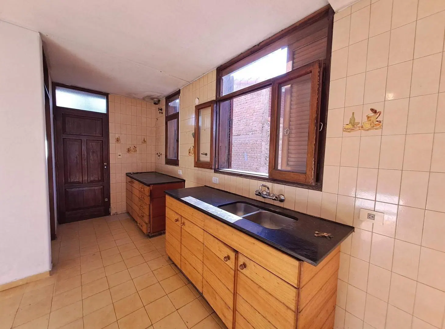 Casa en Venta - 2/3 dormitorios, 2 baños - APTA CREDITO en carril cervantes 2
