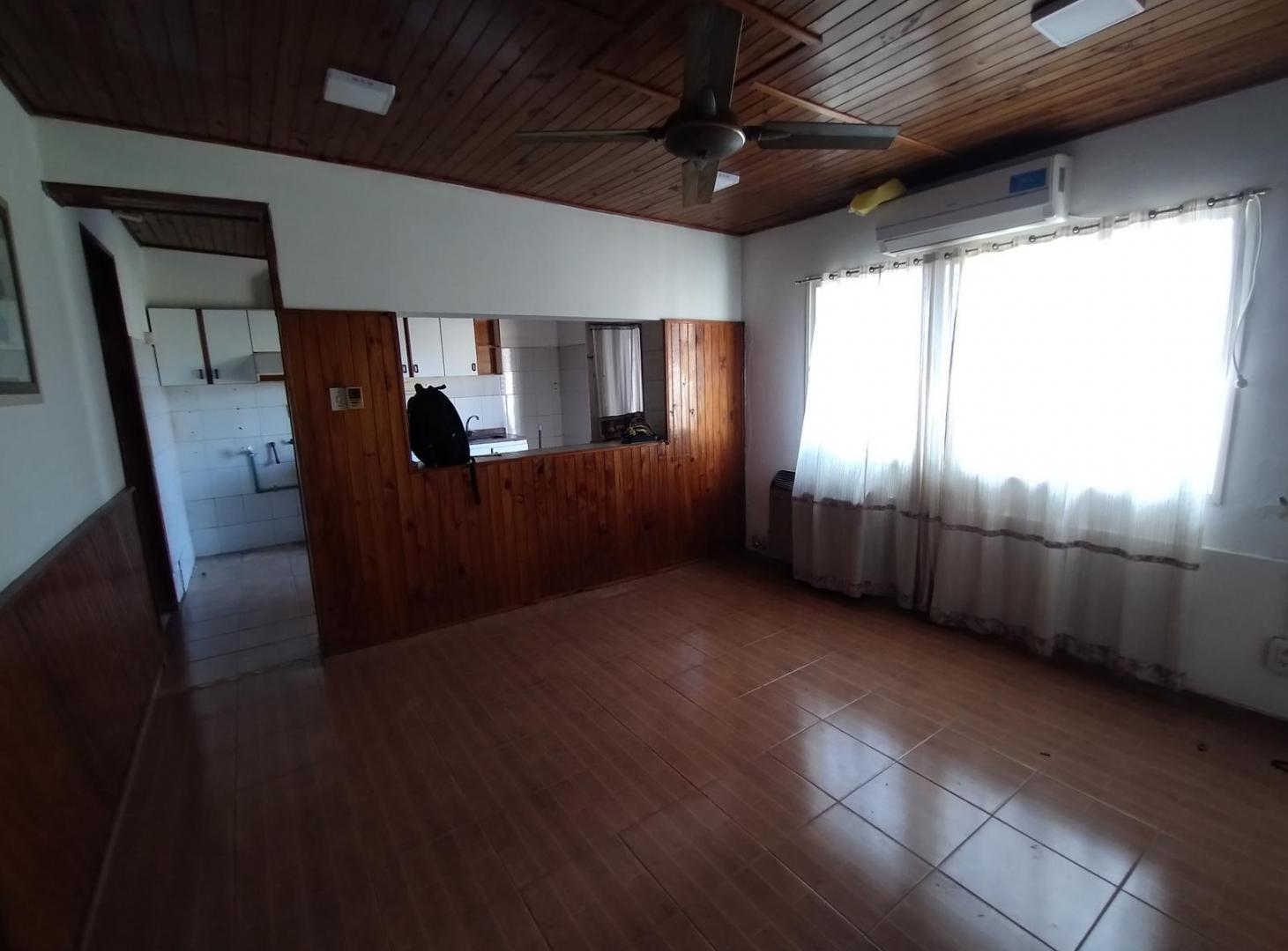 Foto de Casa en Venta - 2 dormitorios, gran Jardín con frutales - Predriel, imagen 5