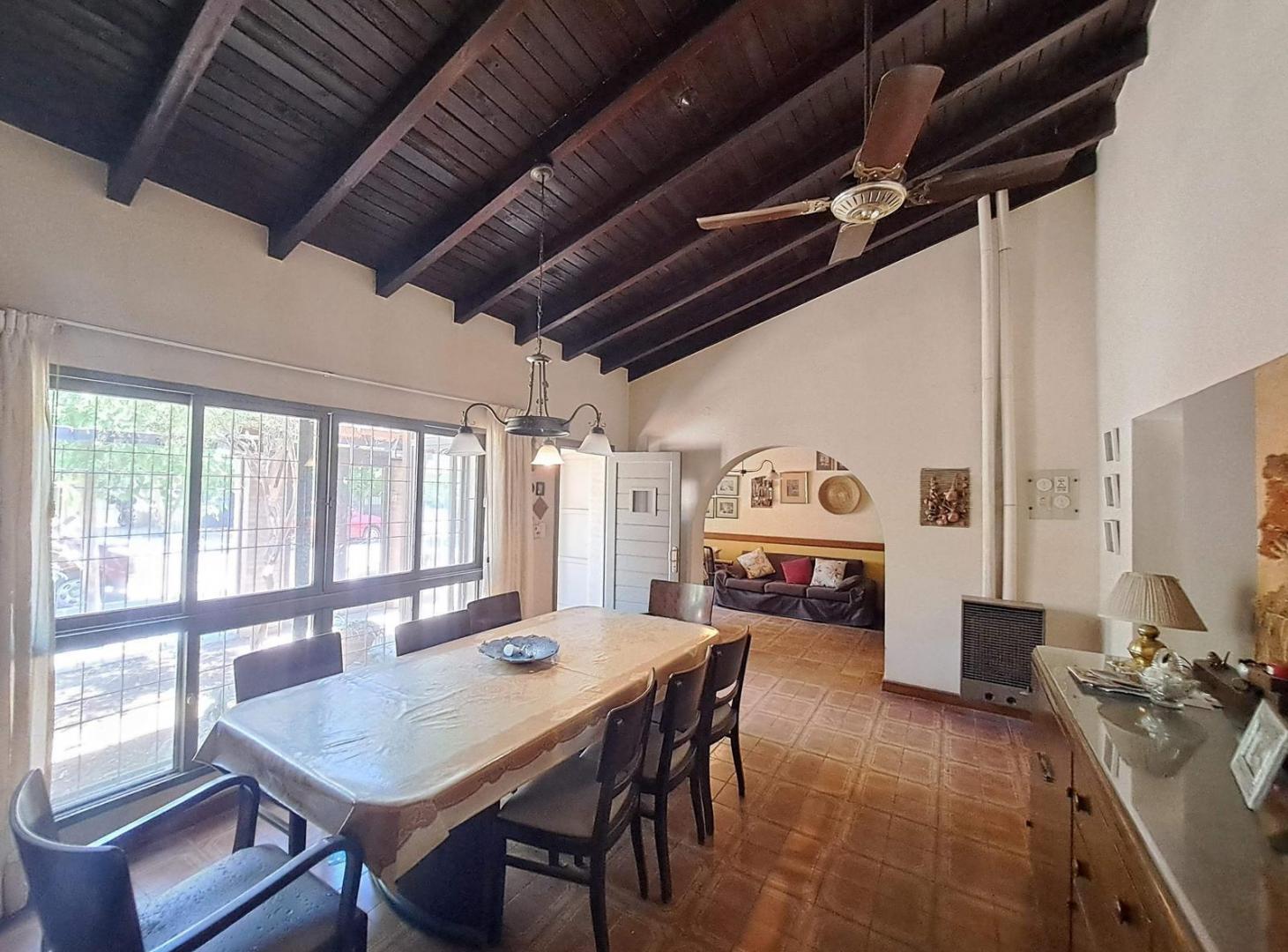 Foto de Venta - Casa APTA CREDITO - 3 dormitorios + estudio - Dorrego, imagen 2