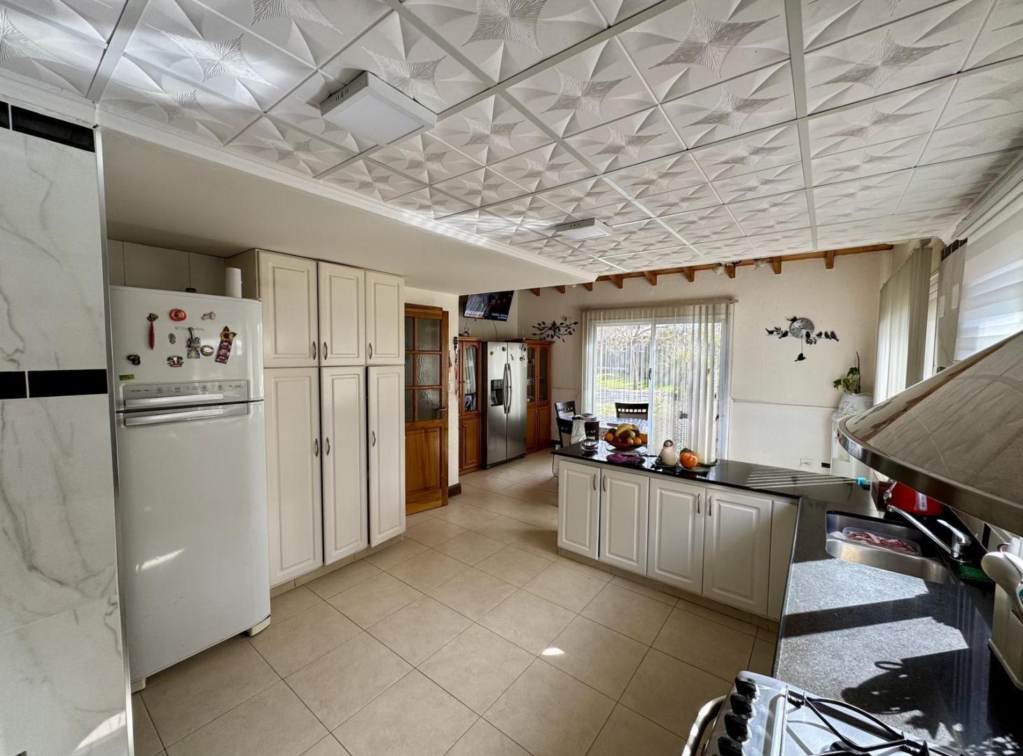 Foto de Casa en venta 883m2 barrio privado Pueyrredon Chacras de Coria Luján de, imagen 2