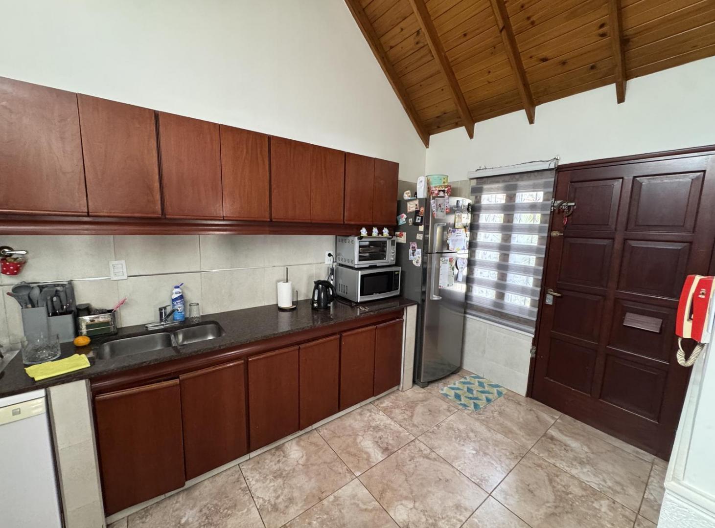 Foto de Casa con tres dormitorios a dos cuadras de plaza departamental en Luján, imagen 3