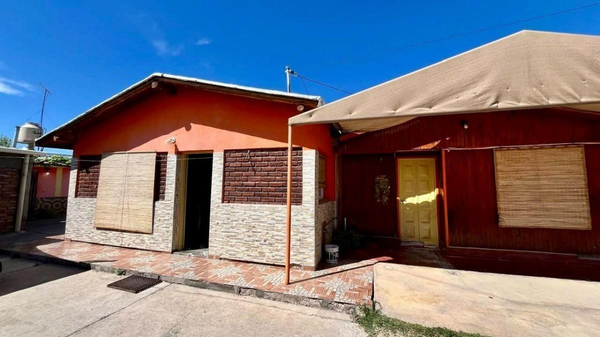 Foto de Casa confortable de 3 dormitorios, cochera y patio en Cruz de Piedra, imagen 2