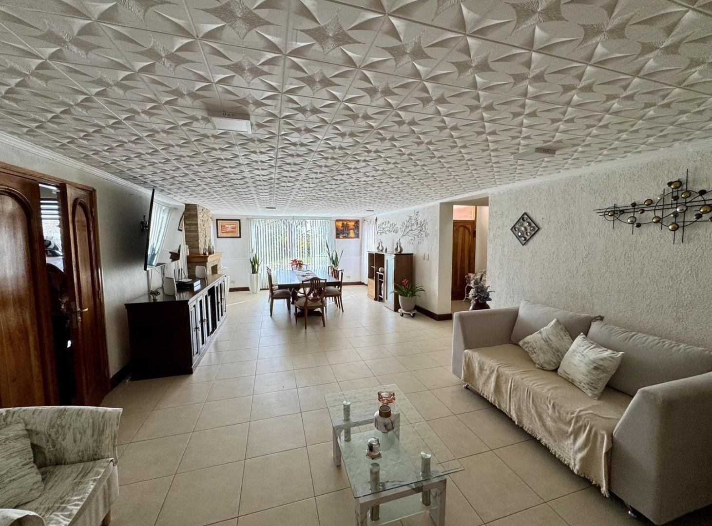 Foto de Casa en Venta - 883m2 - barrio privado Pueyrredon Chacras de Coria, imagen 3