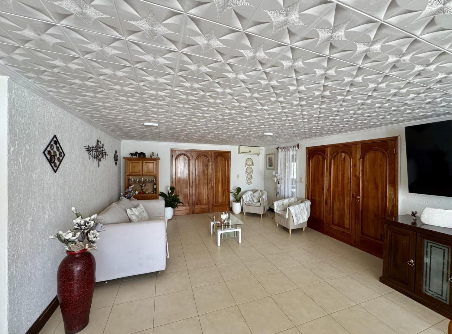 Foto de Casa en Venta - 883m2 - barrio privado Pueyrredon Chacras de Coria, imagen 4