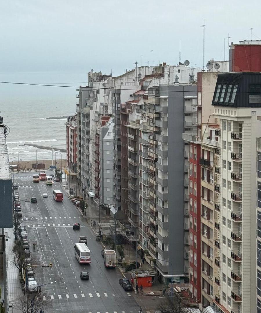 Foto de Departamento de tres ambientes a la calle con balcón y vista lateral al, imagen 3