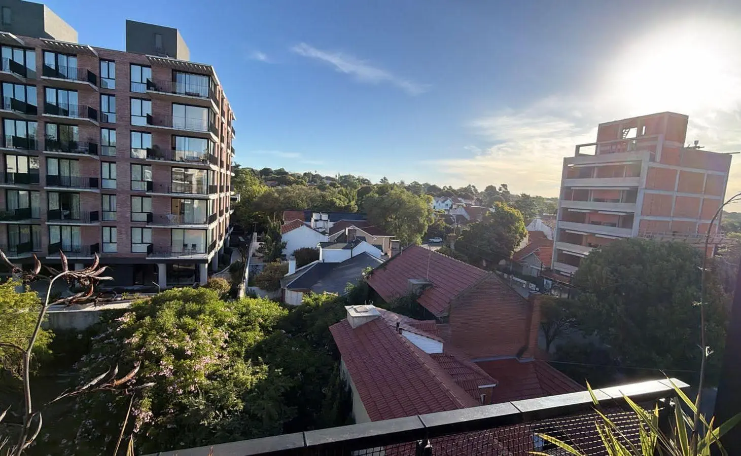 Venta semipiso 3 ambientes, contrafrente abierto con balcon saliente 8