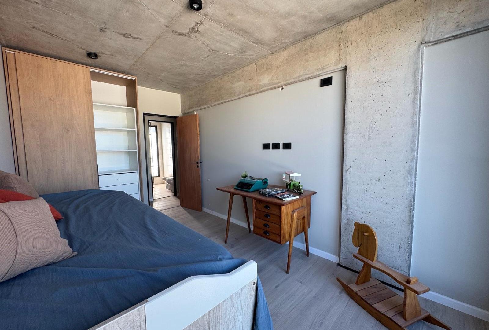 Departamento en Pichincha de un dormitorio con amenities balcon, pileta y parrillero, venta