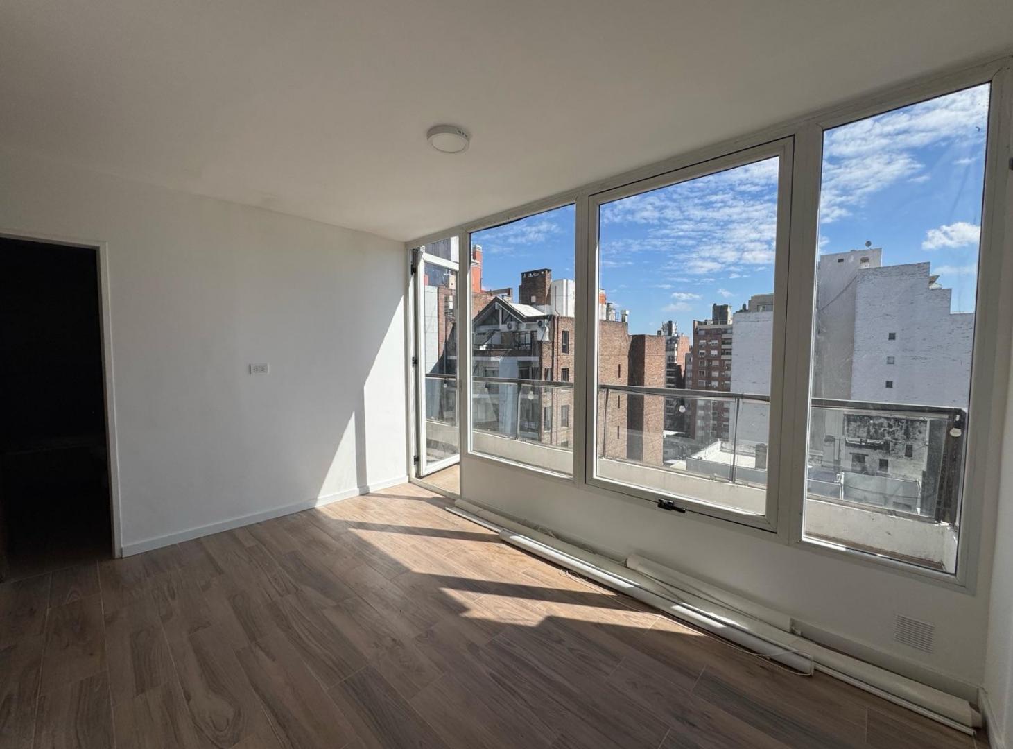 Foto de Departamento de un dormitorio con balcón con parrilla piso exclusivo en, imagen 3