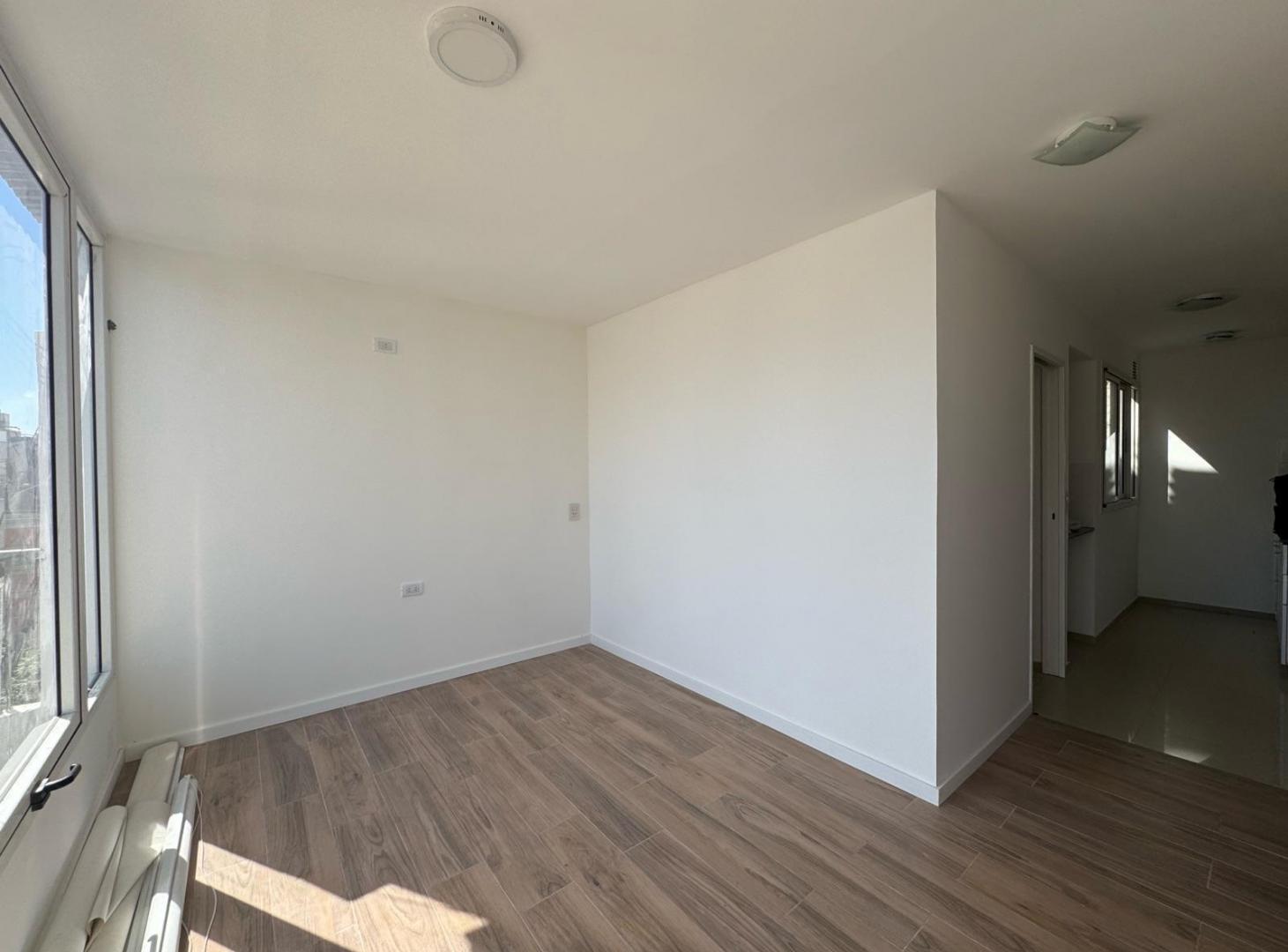 Foto de Departamento de un dormitorio con balcón con parrilla piso exclusivo en, imagen 2