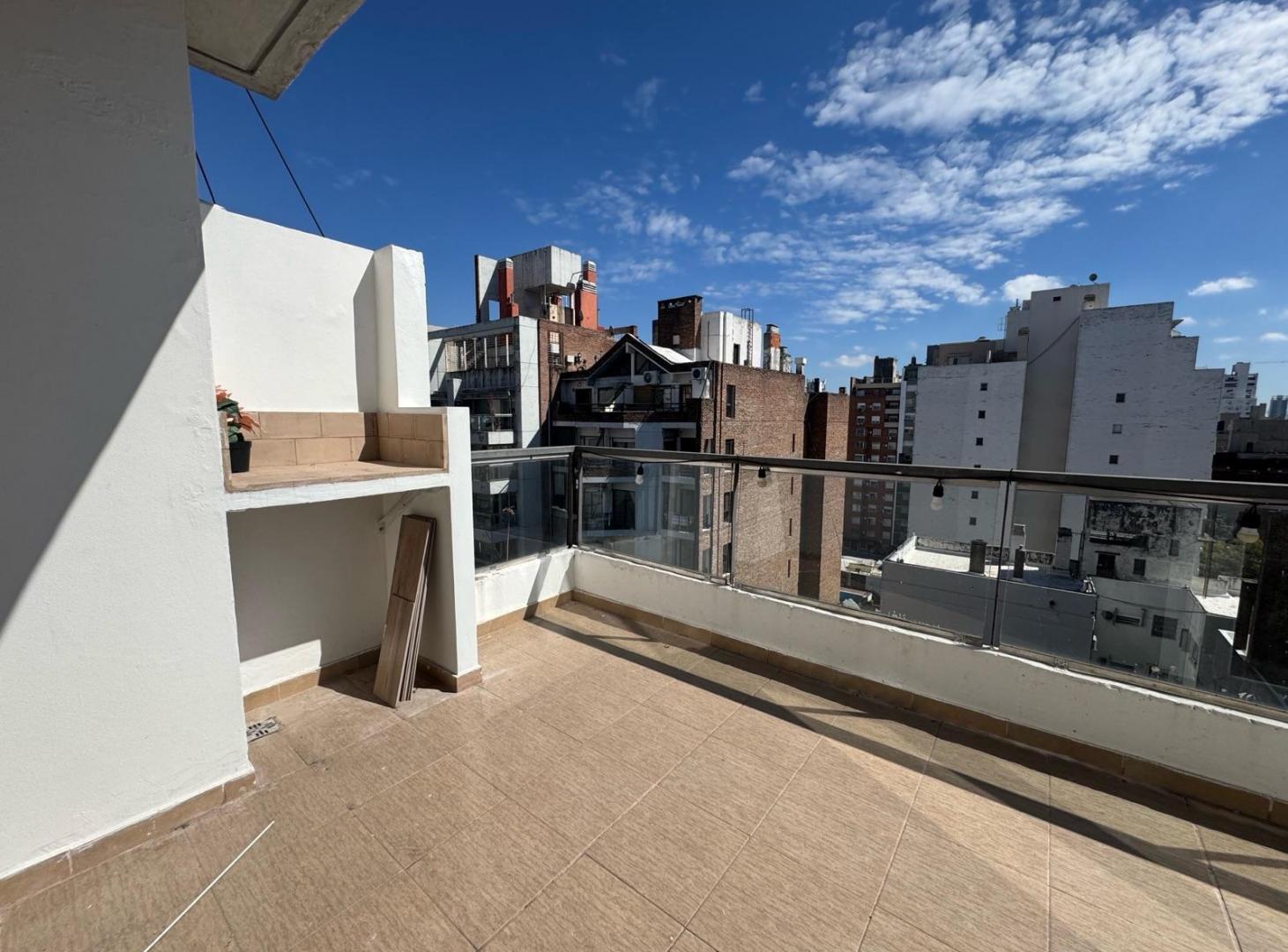 Foto de Departamento de un dormitorio con balcón con parrilla piso exclusivo en, imagen 4