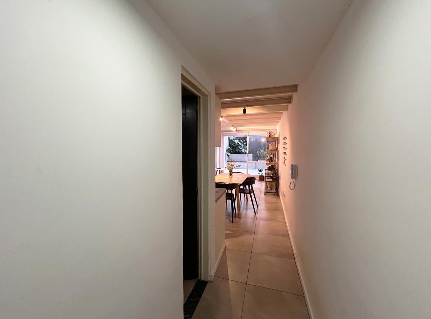 Foto de Duplex de 1 dormitorio con patio y cochera, imagen 1