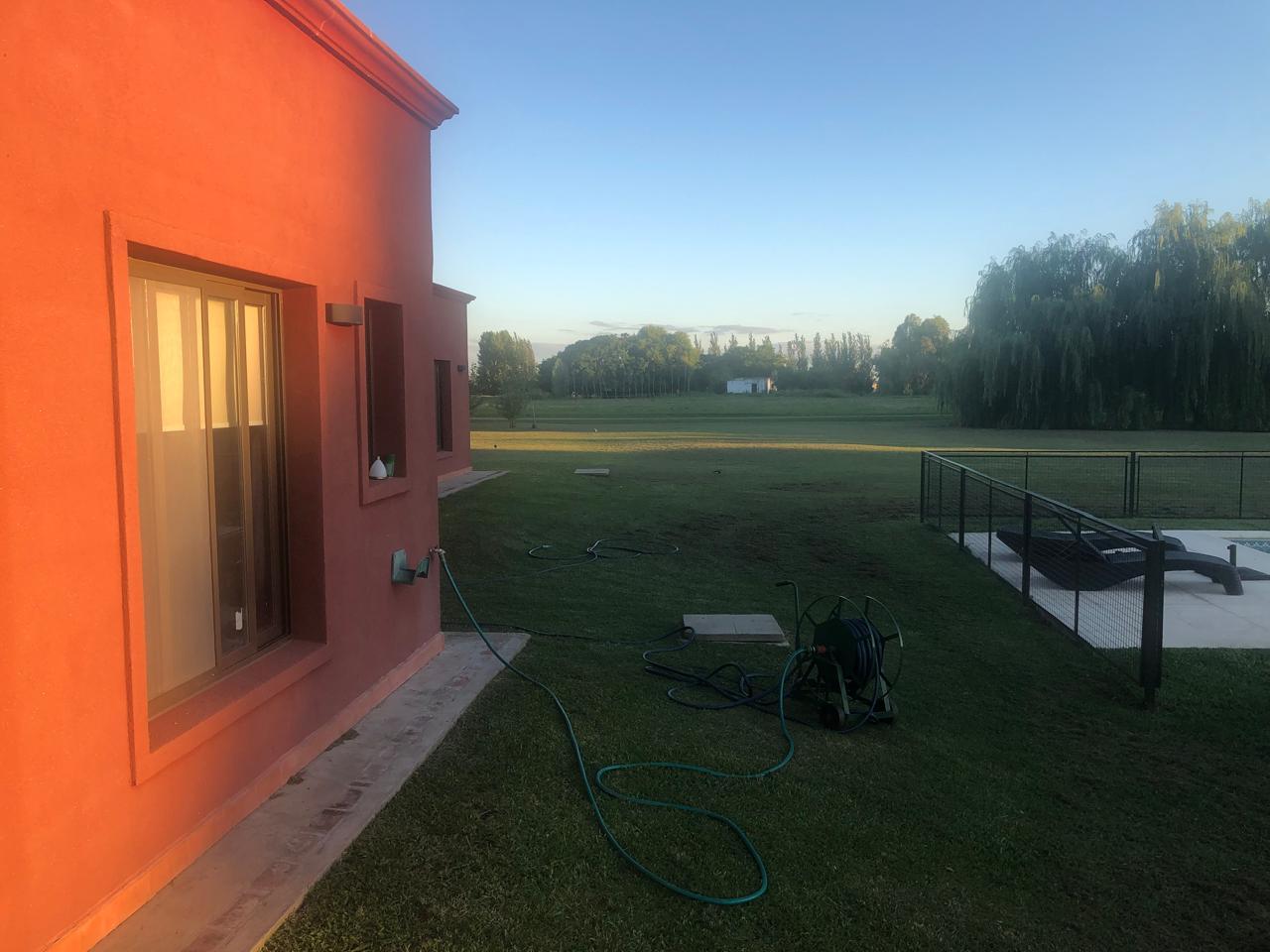 Foto de Casa en Venta Estancia Las Lilas 5 dormitorios y Pileta, imagen 2