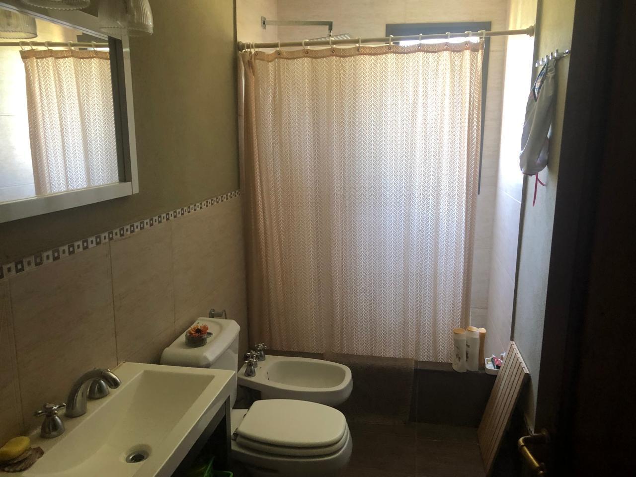 Foto de Casa en Venta Estancia Las Lilas 5 dormitorios y Pileta, imagen 3