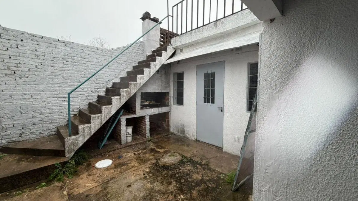 CASA 2 DORMITORIOS BARRIO LOS HORNOS 5
