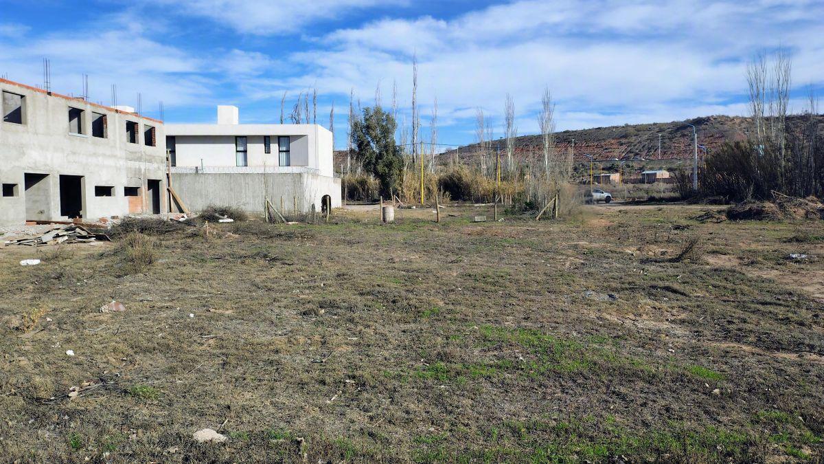 Foto de TEMI CONSULTORA VENDE TERRENOS EN BARRIO "TIERRA MANSA". CENTENARIO, imagen 1