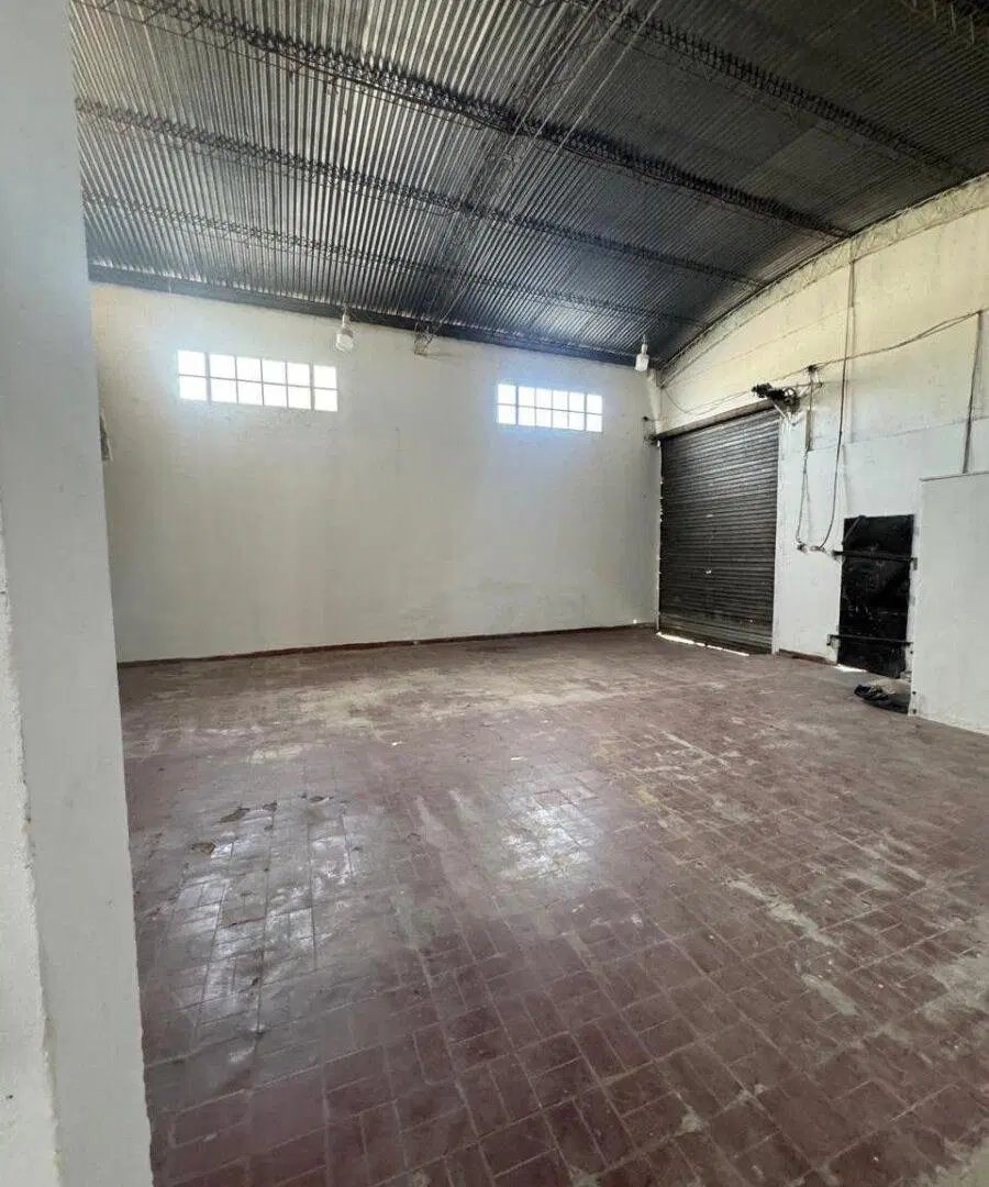 Alquilo Galpón doble en alberdi 560m2 4