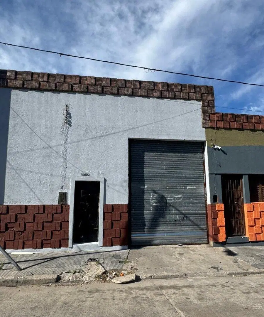 Alquilo Galpón doble en alberdi 560m2 1