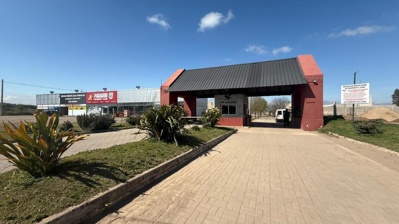 LOTES EN VENTA Listos para construir de 650m2 EN BARRIO CERRADO SAN FRANCISCO - SOBRE E53
