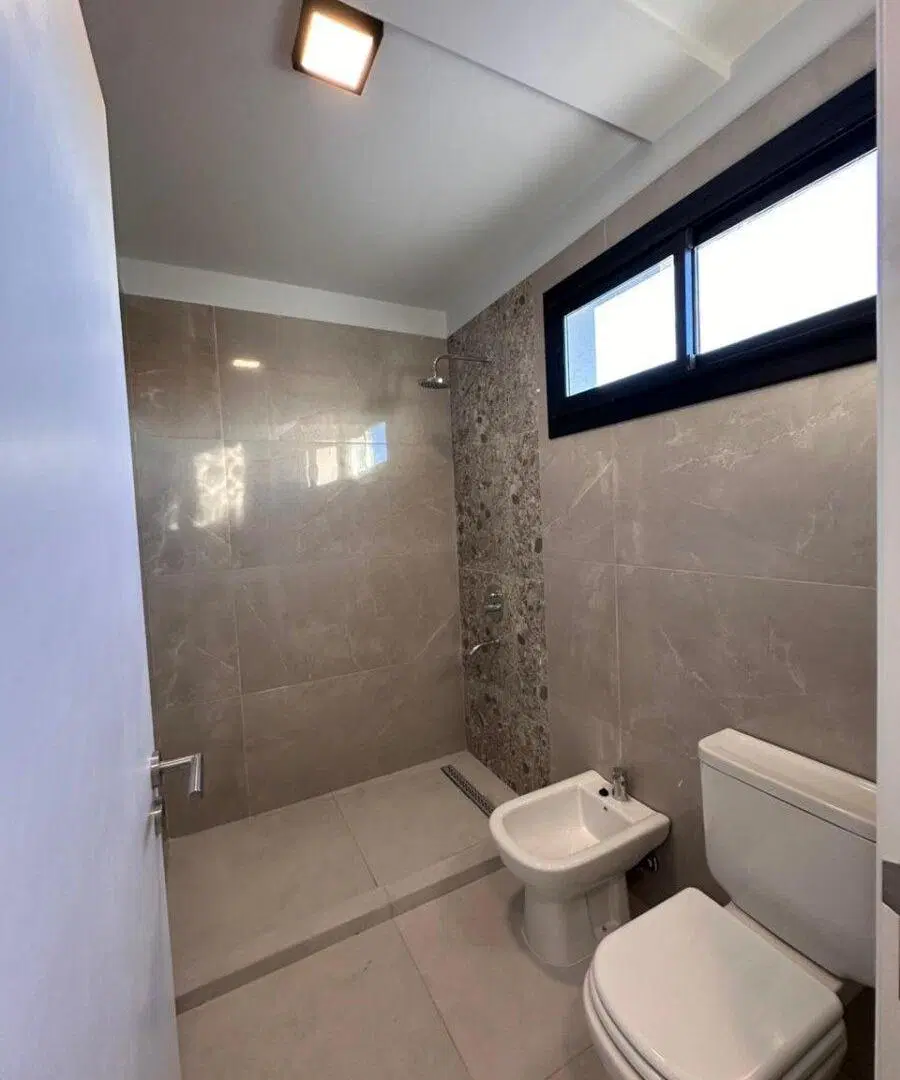 CASA 3 DORMITORIOS CON GALERÍA, ASADOR Y COCHERA DOBLE RINCONES DE MANANTIALES 4
