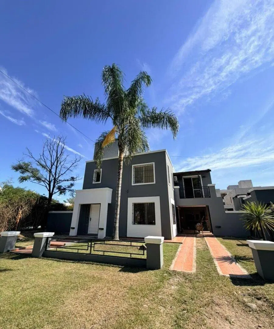 Casa en Housing 4 dorm y pileta- Recta Martinolli al 8000 2