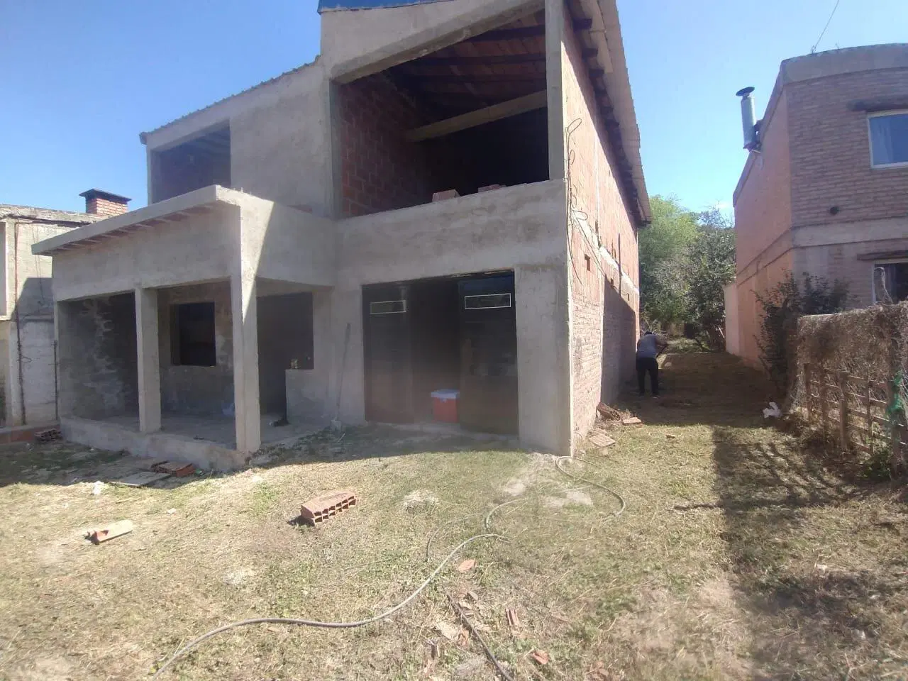 VENTA CASA A TERMINAR RIO CEBALLOS 4
