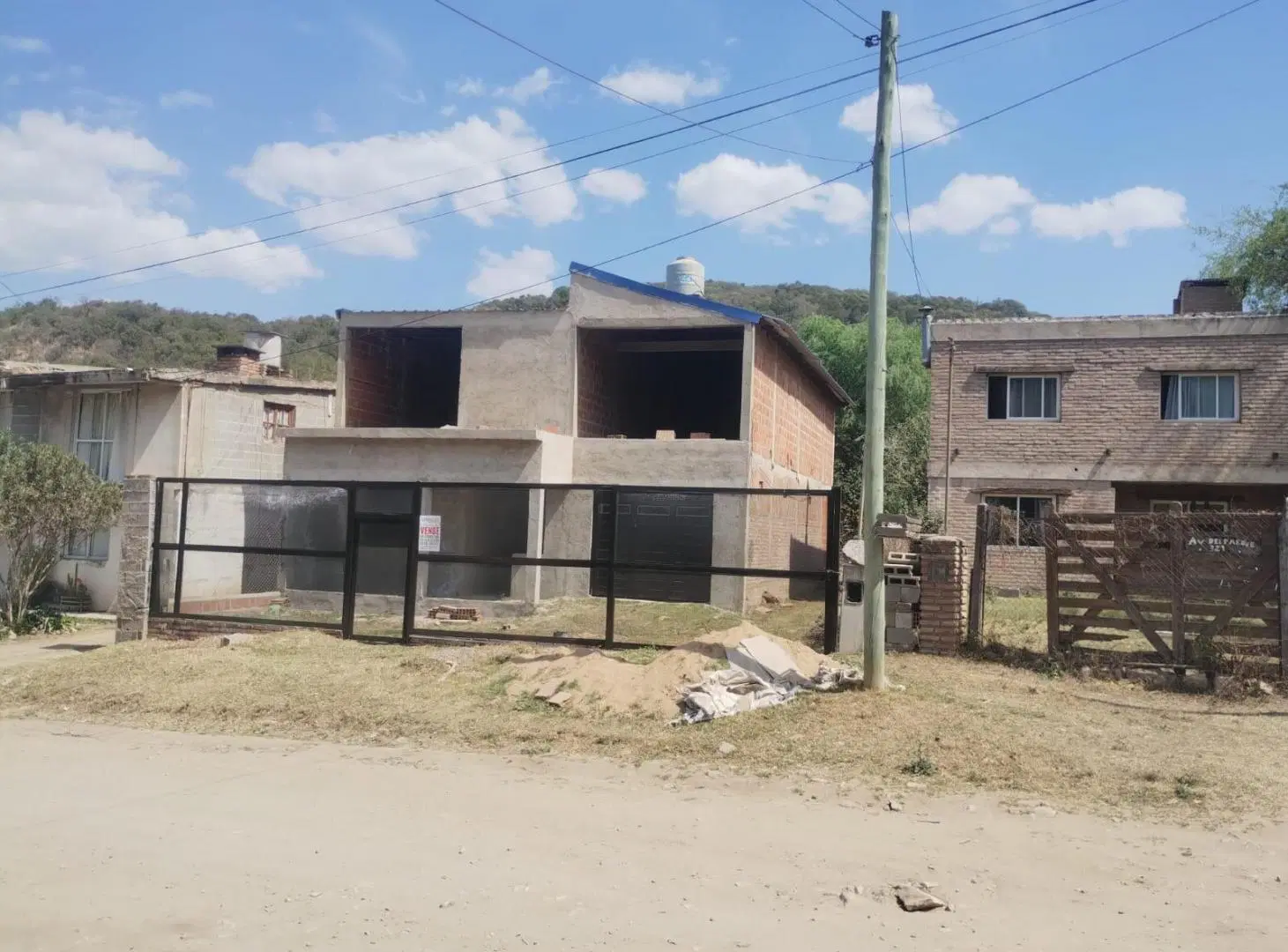 VENTA CASA A TERMINAR RIO CEBALLOS 2