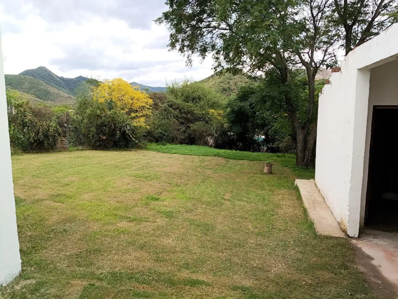 Venta CASA 2 dormitorios en La Calera con amplio Patio PILETA -Vistas a las Sierras 2