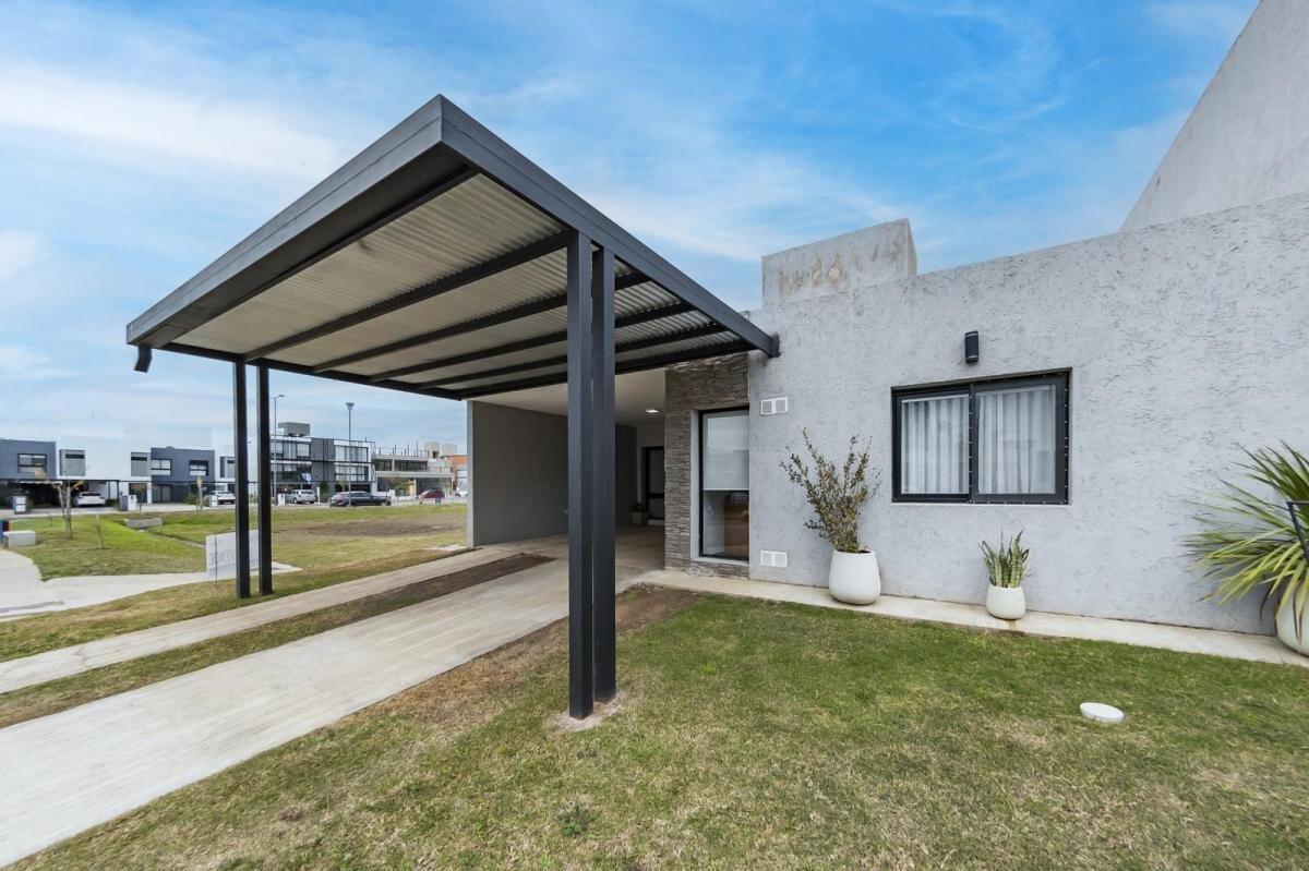 Foto de VENTA CASA 2 DORMITORIOS CON PILETA EN DOCTA ETAPA 2, imagen 1
