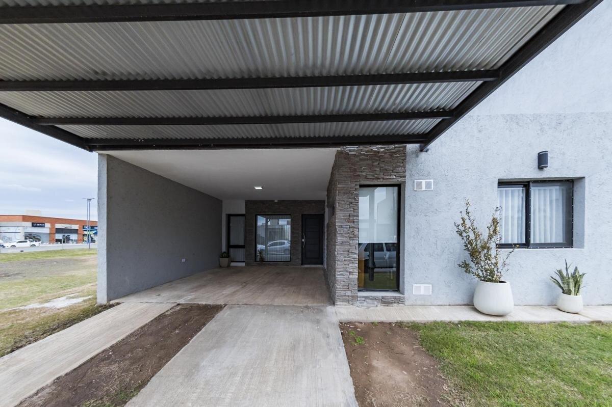 Foto de VENTA CASA 2 DORMITORIOS CON PILETA EN DOCTA ETAPA 2, imagen 4