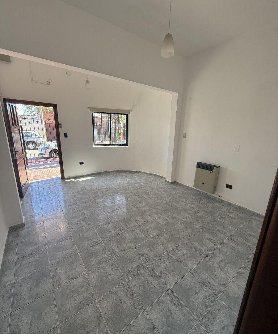 Foto de Casa 2 dorm, patio con asador en B° San Martín- escritura apta crédito, imagen 3