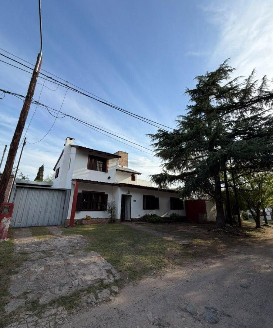 Foto de VENTA CASA 5 DORMITORIOS ZONA VILLA WALCARDE, imagen 1