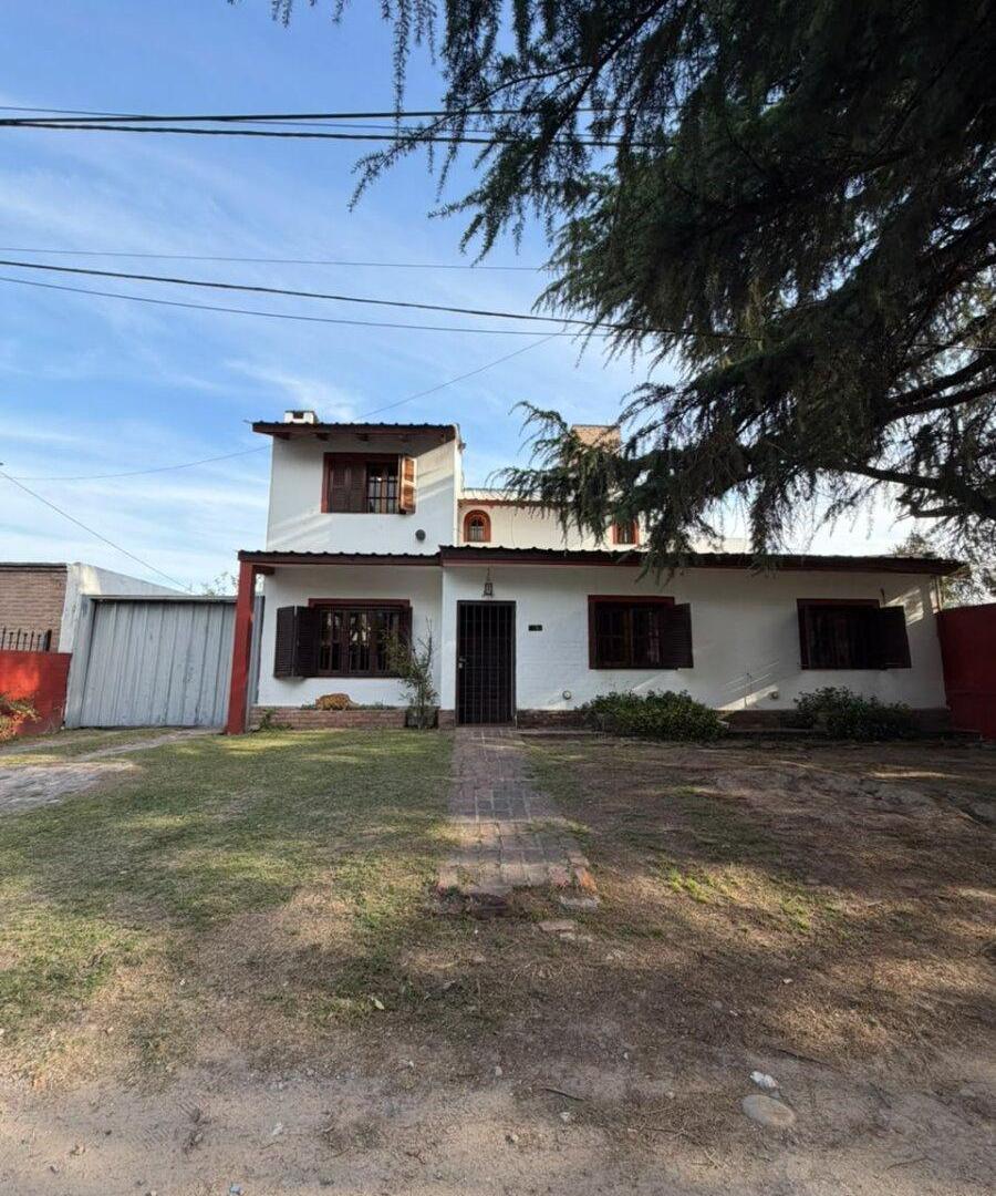 Foto de VENTA CASA 5 DORMITORIOS ZONA VILLA WALCARDE, imagen 3