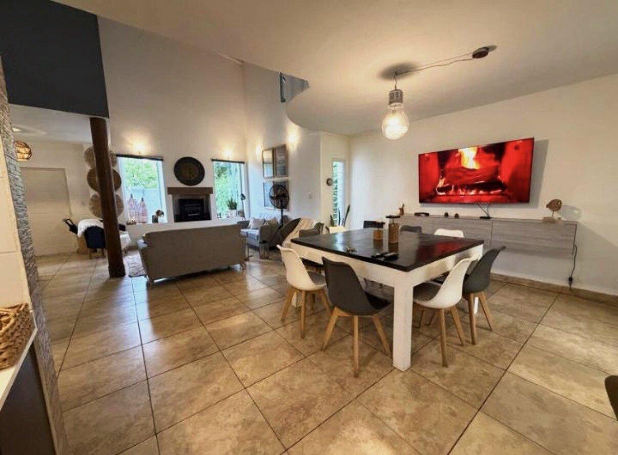 Foto de Casa con gran parque y pileta en Villa Rivera Indarte- 4 dorm, 3 baños, imagen 4