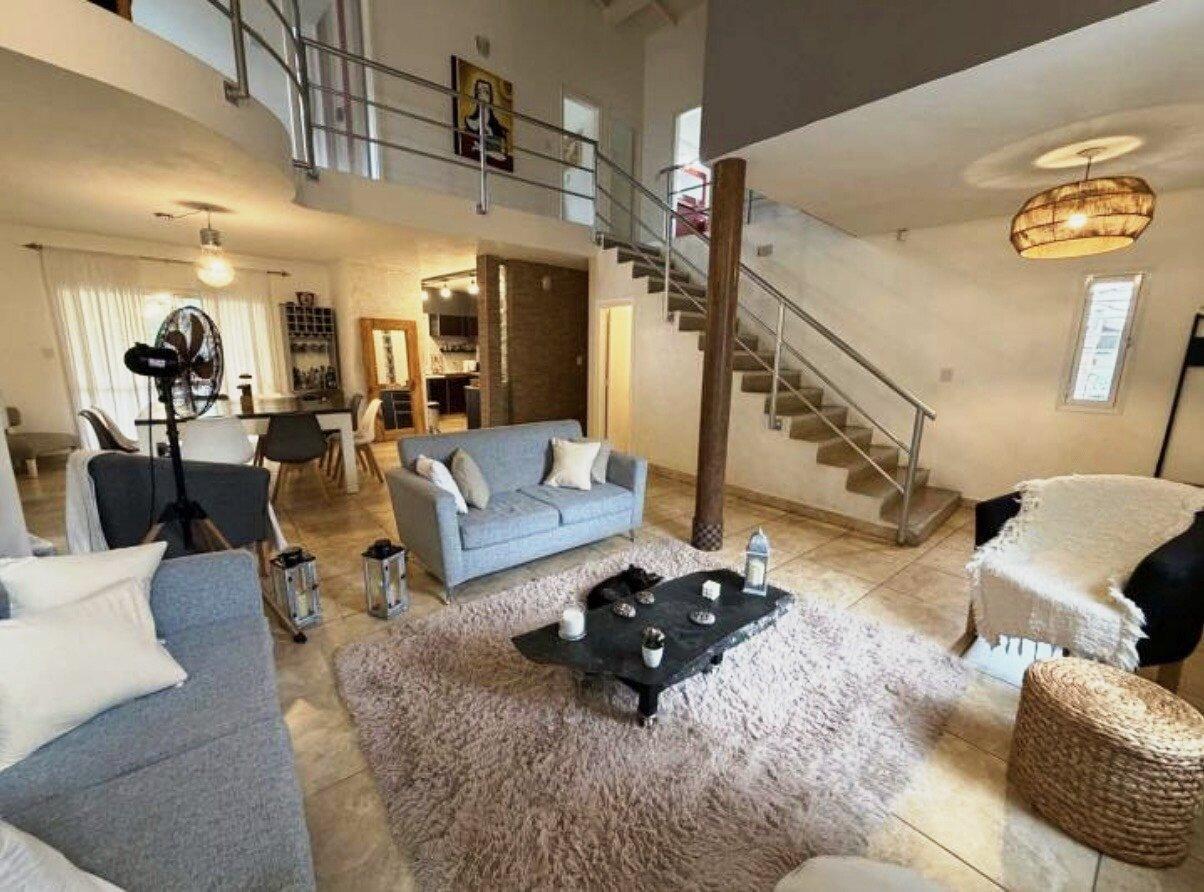 Foto de Casa con gran parque y pileta en Villa Rivera Indarte- 4 dorm, 3 baños, imagen 3