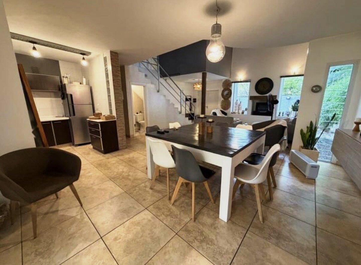 Foto de Casa con gran parque y pileta en Villa Rivera Indarte- 4 dorm, 3 baños, imagen 5