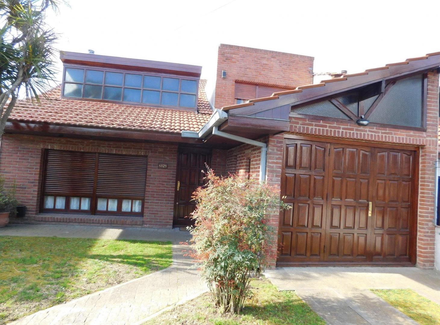 Casa en Barrio Los Pinares.