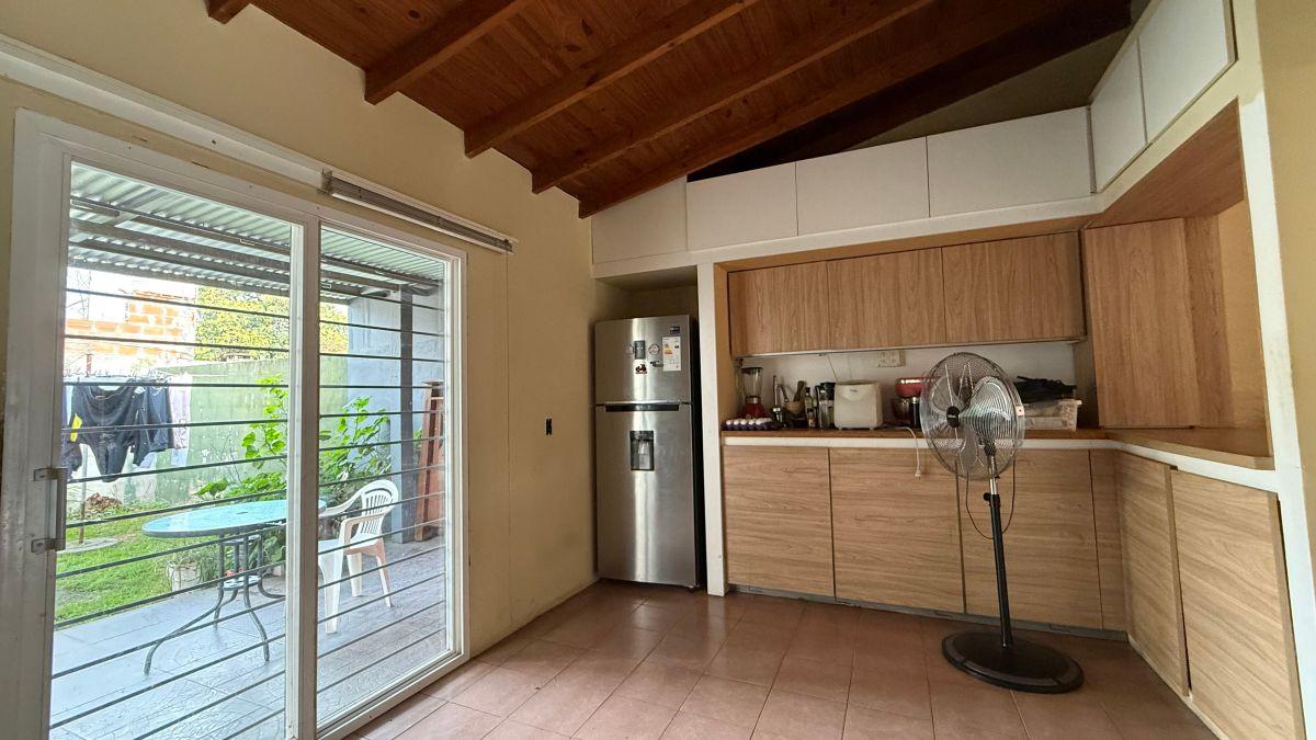 Foto de Casa en venta en Los Polvorines -Amplios ambientes, jardín y galería, imagen 4
