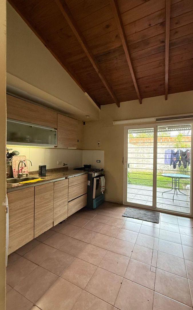 Foto de Casa en venta en Los Polvorines -Amplios ambientes, jardín y galería, imagen 3