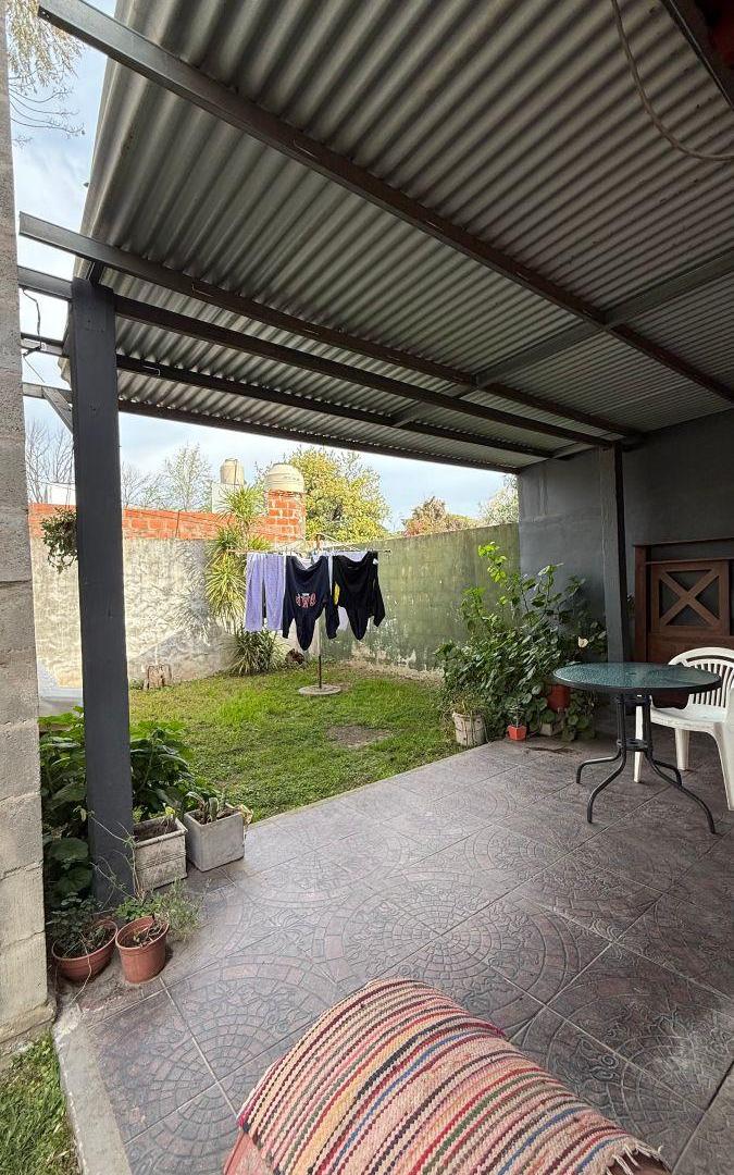 Foto de Casa en venta en Los Polvorines -Amplios ambientes, jardín y galería, imagen 5