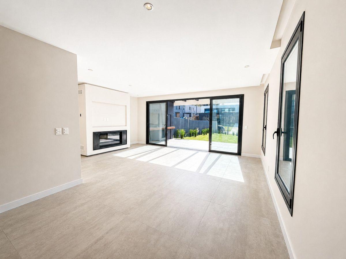 Foto de Venta casa 4 dormitorios en Barrio Parques, imagen 2