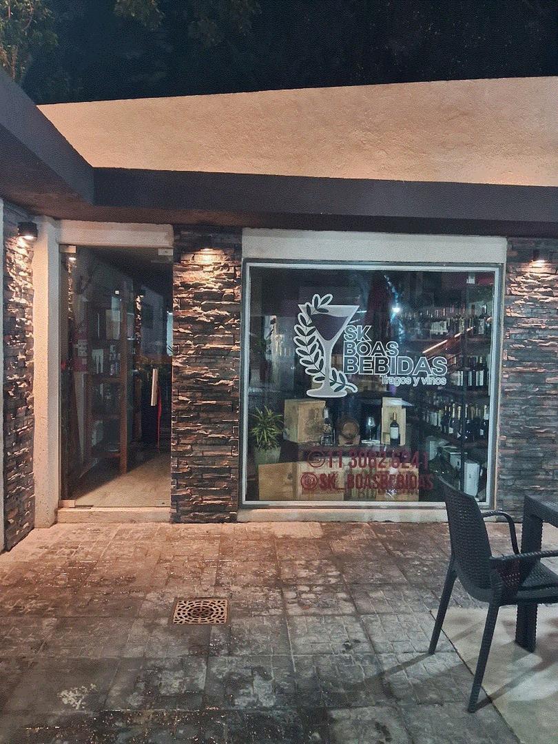 Ideal cafetería/pastelería, se escuchan otros