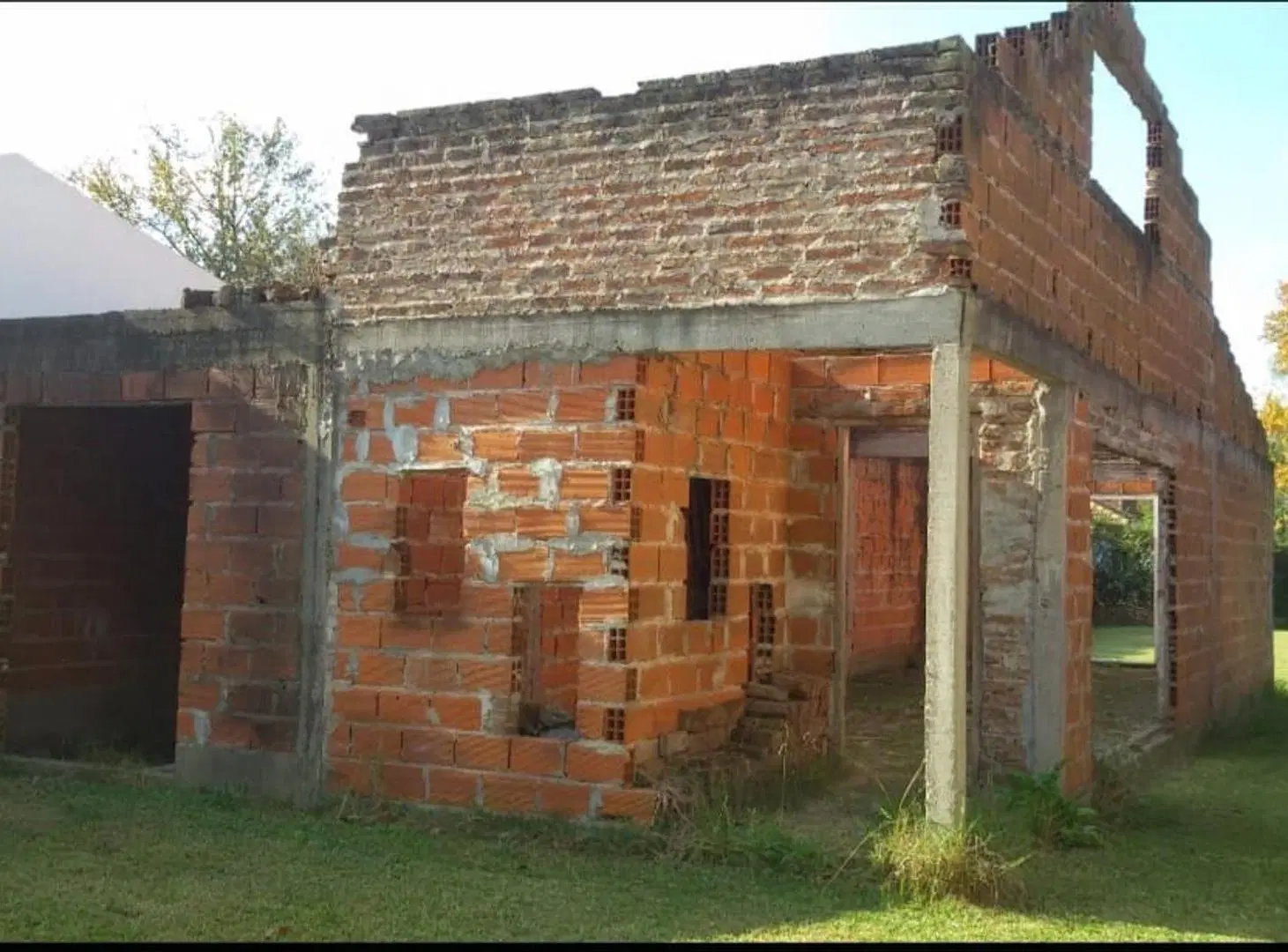 Terreno con mejoras en Del Viso 3