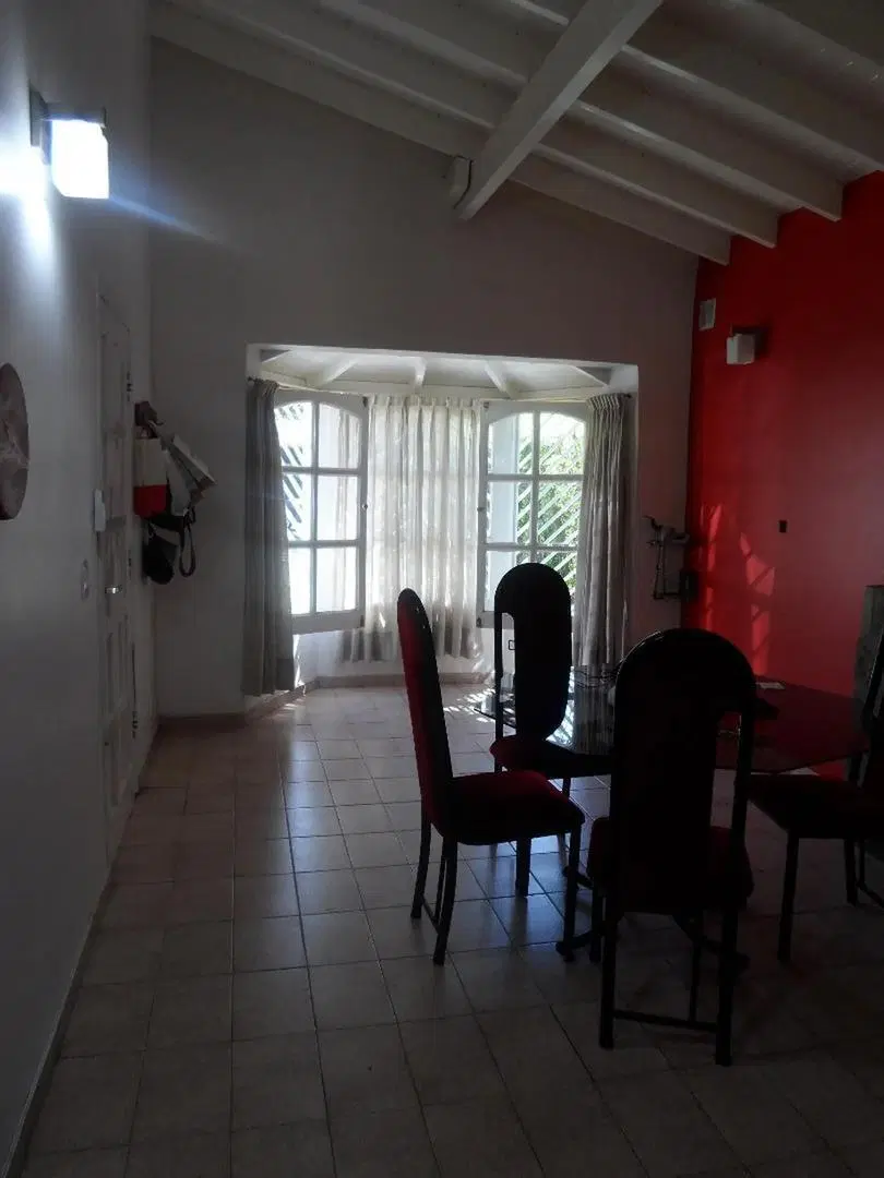 Chalet de tres ambientes sobre 1000 m2 4