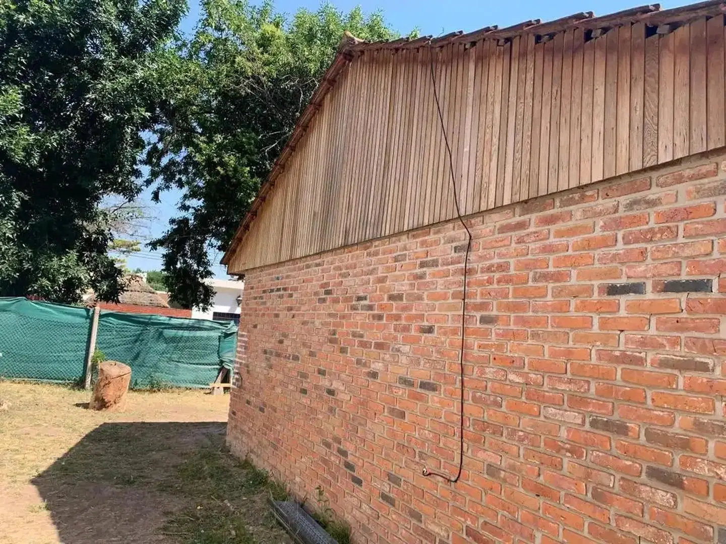Cuenta con una vivienda tipo industrial 5