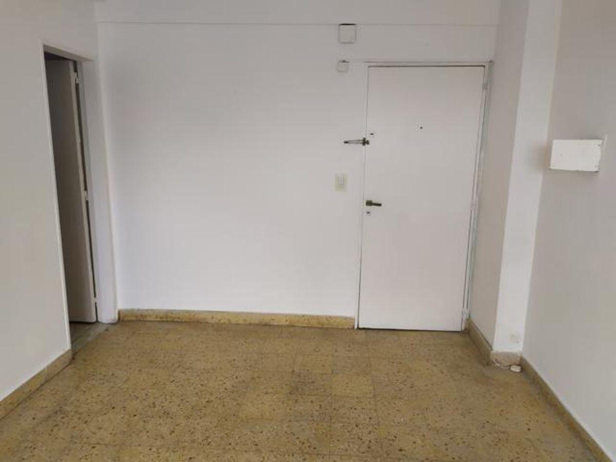 Foto de Departamento de 60 m² con 2 dormitorios en alquiler en Berazategui, imagen 3