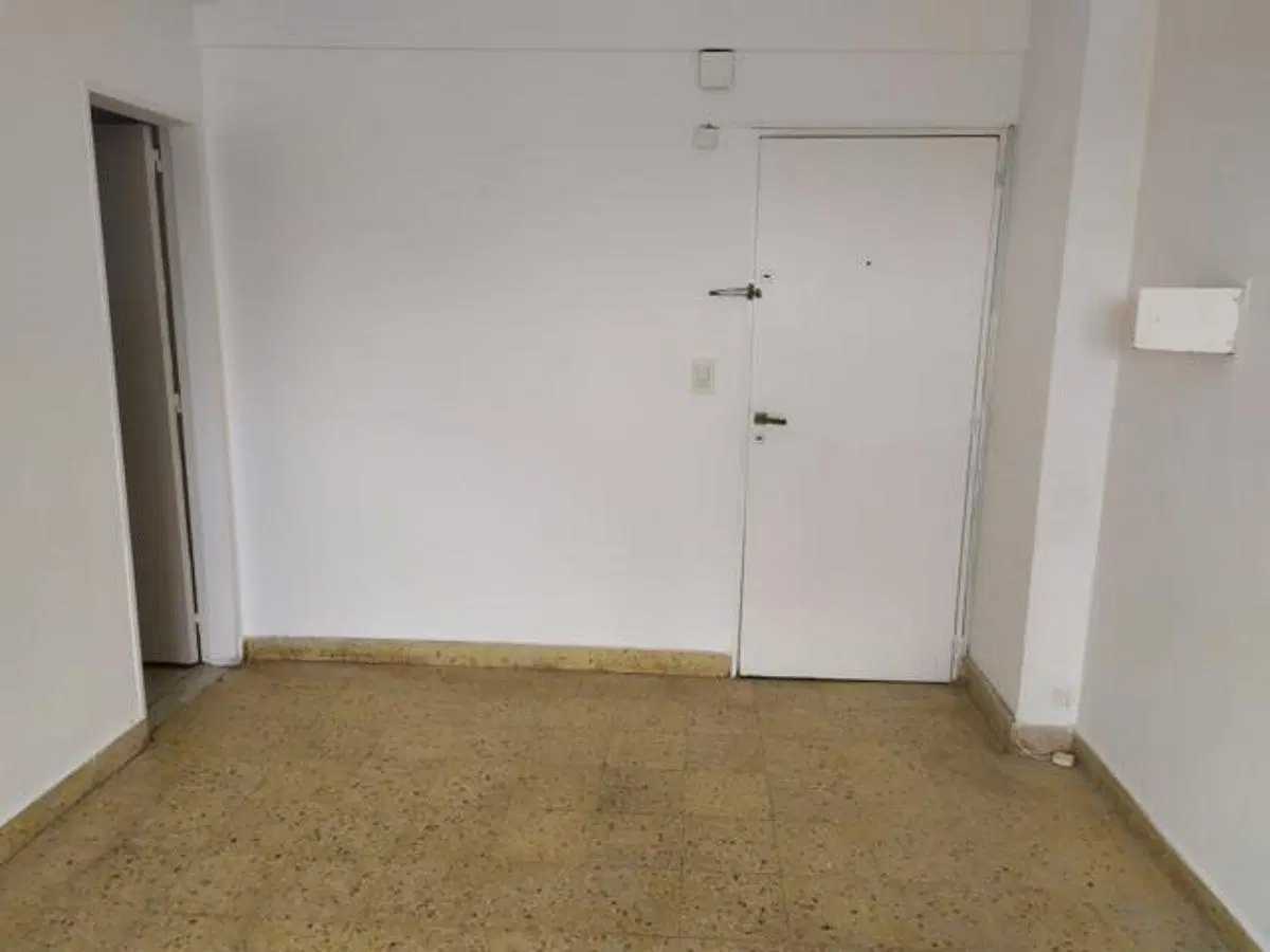 Departamento de 60 m² con 2 dormitorios en alquiler en Berazategui 3