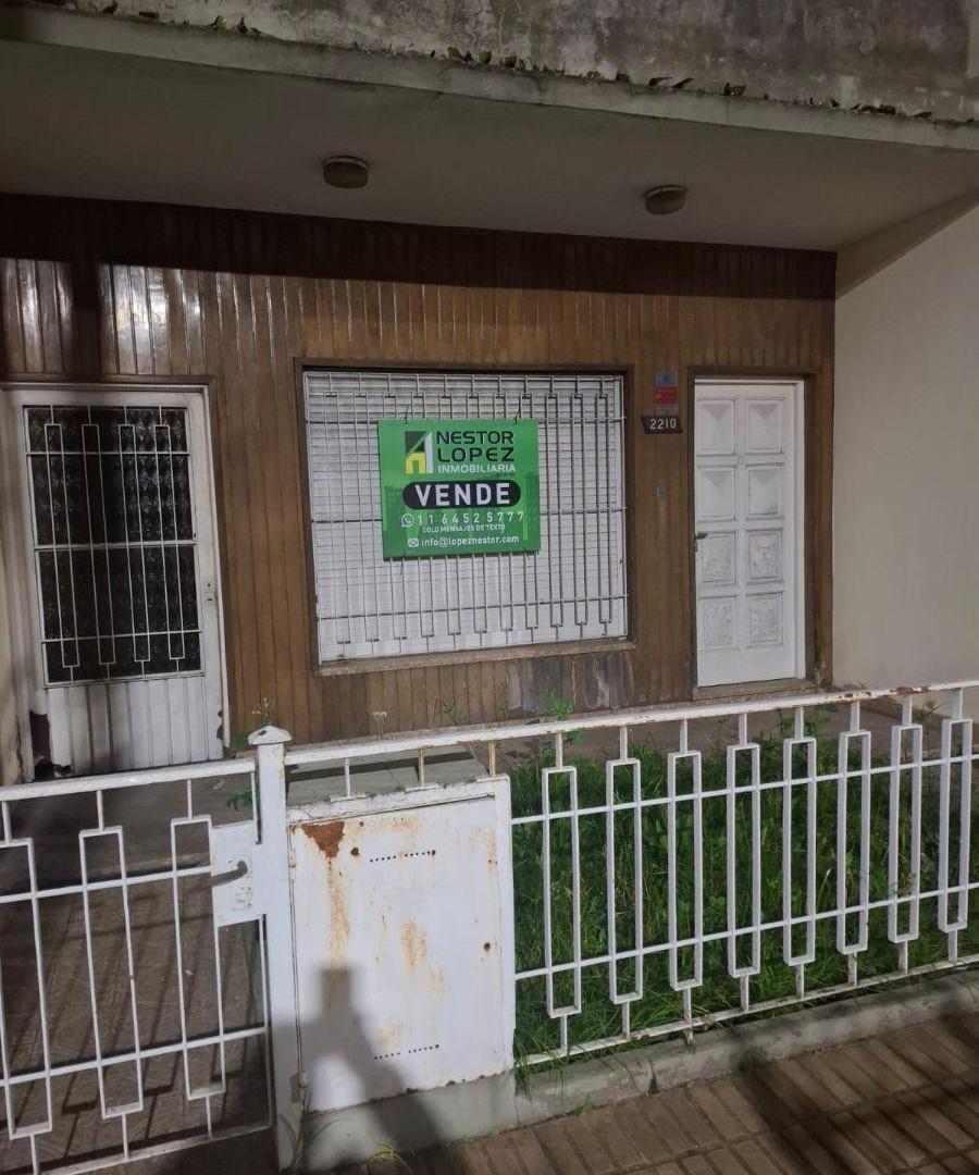 Foto de Casa de 201 m² con 2 dormitorios en venta en Berazategui., imagen 2