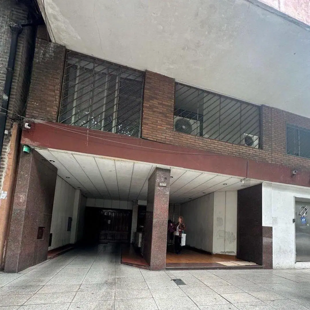 COCHERA TECHADA EN EDIFICO - VILLA LUGANO 5
